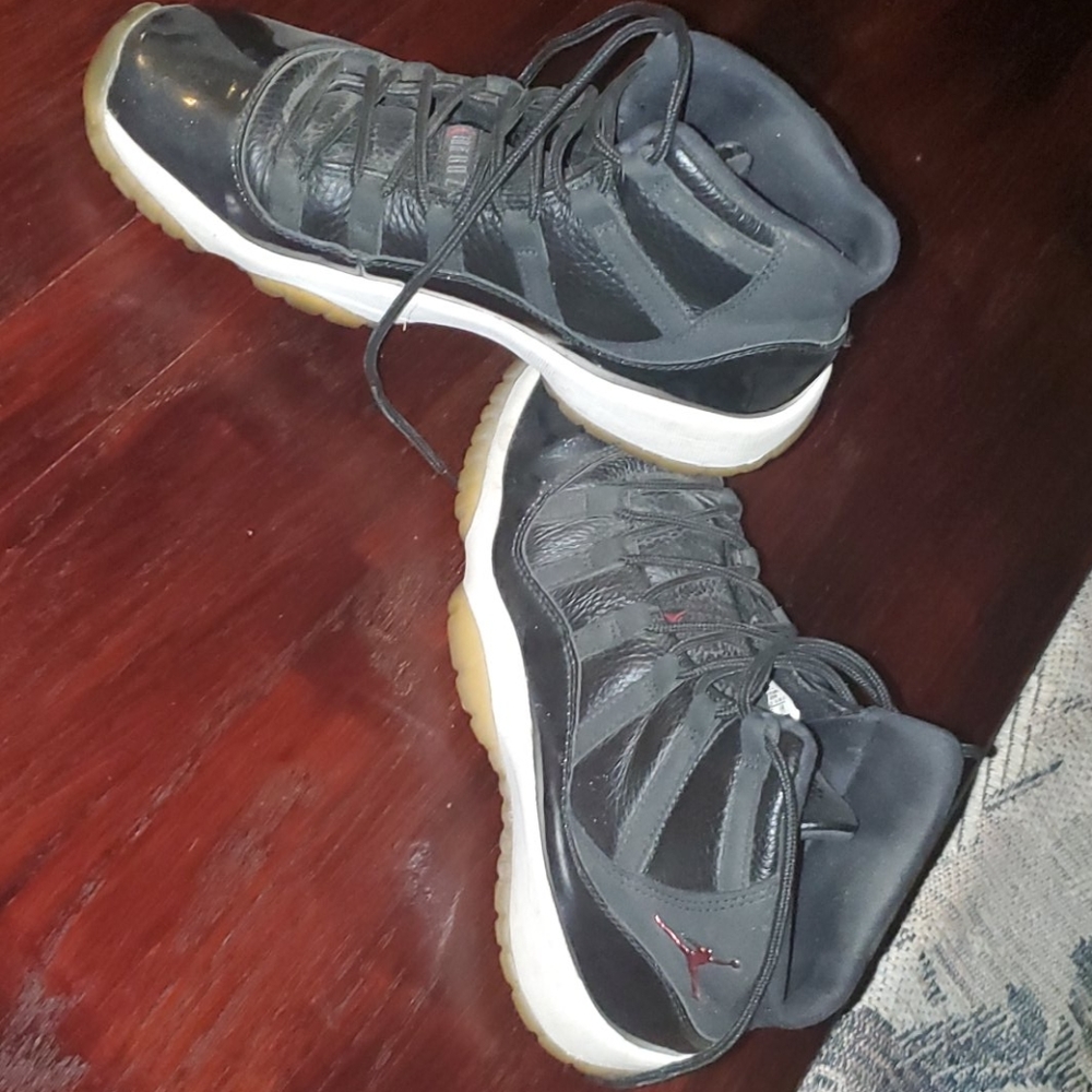 Black jordans